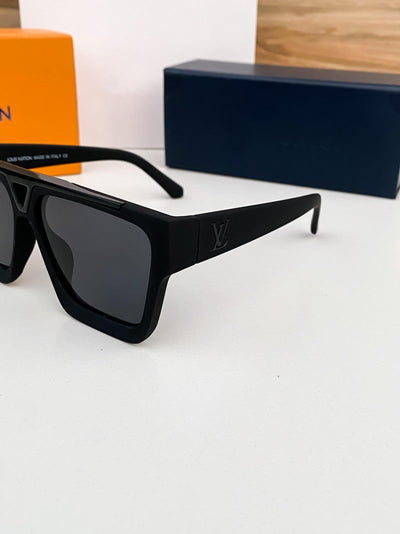 Louis vuitton Black 1502